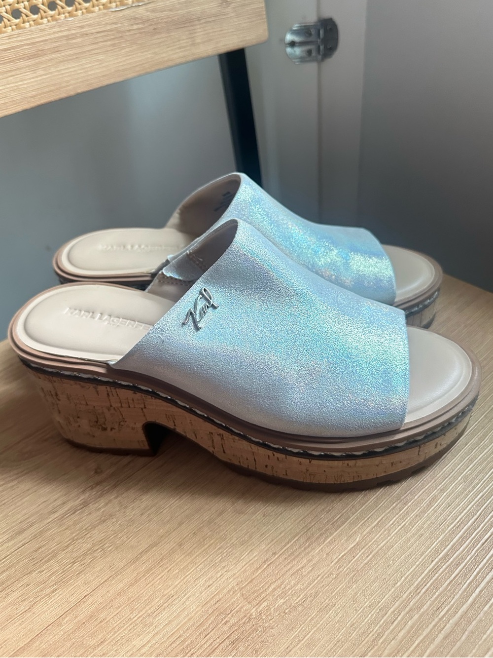 Karl Lagerfeld Clarina Silver Iridescent Cork Platform Mules Sz 9